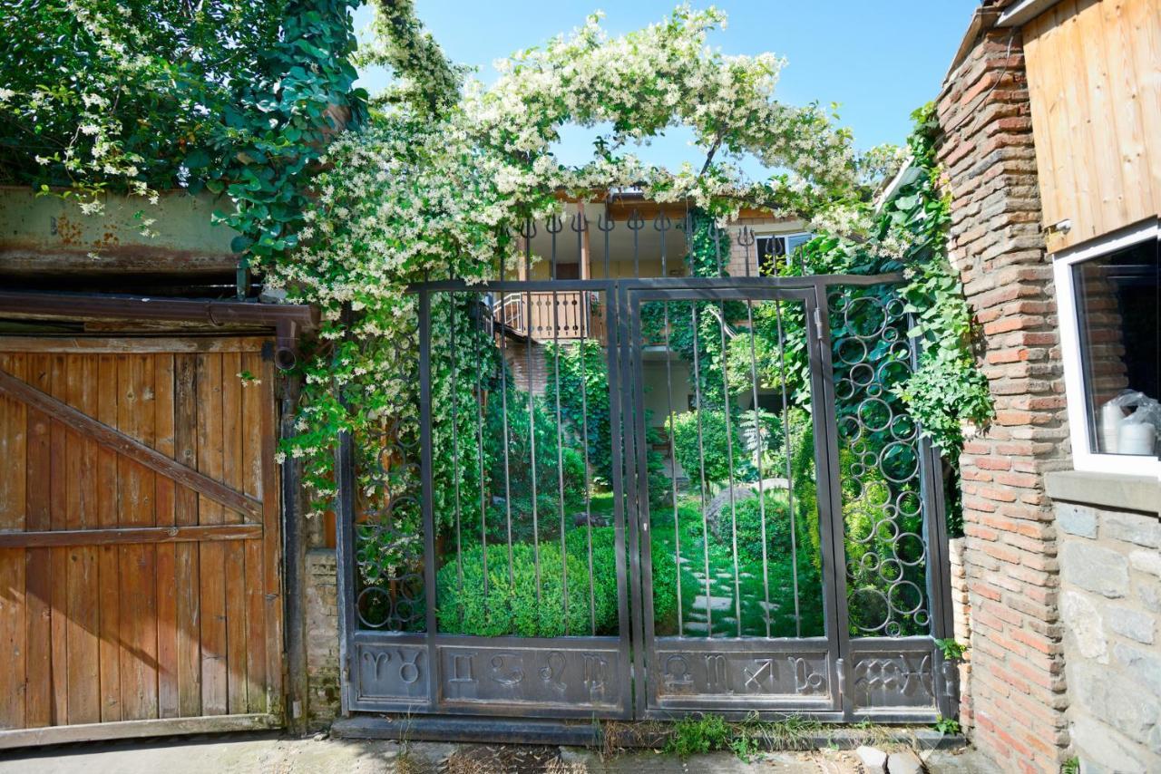 The Zodiac Garden Hotel Мцхета Экстерьер фото